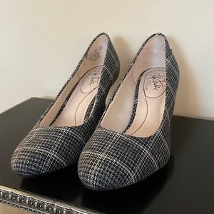 Life Stride plaid pumps size 6.5 NWT